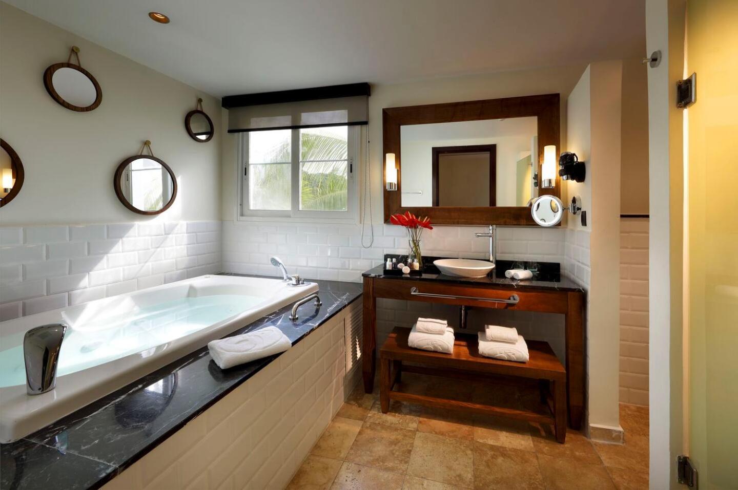 Suite Beachside Panoramic Ocean View